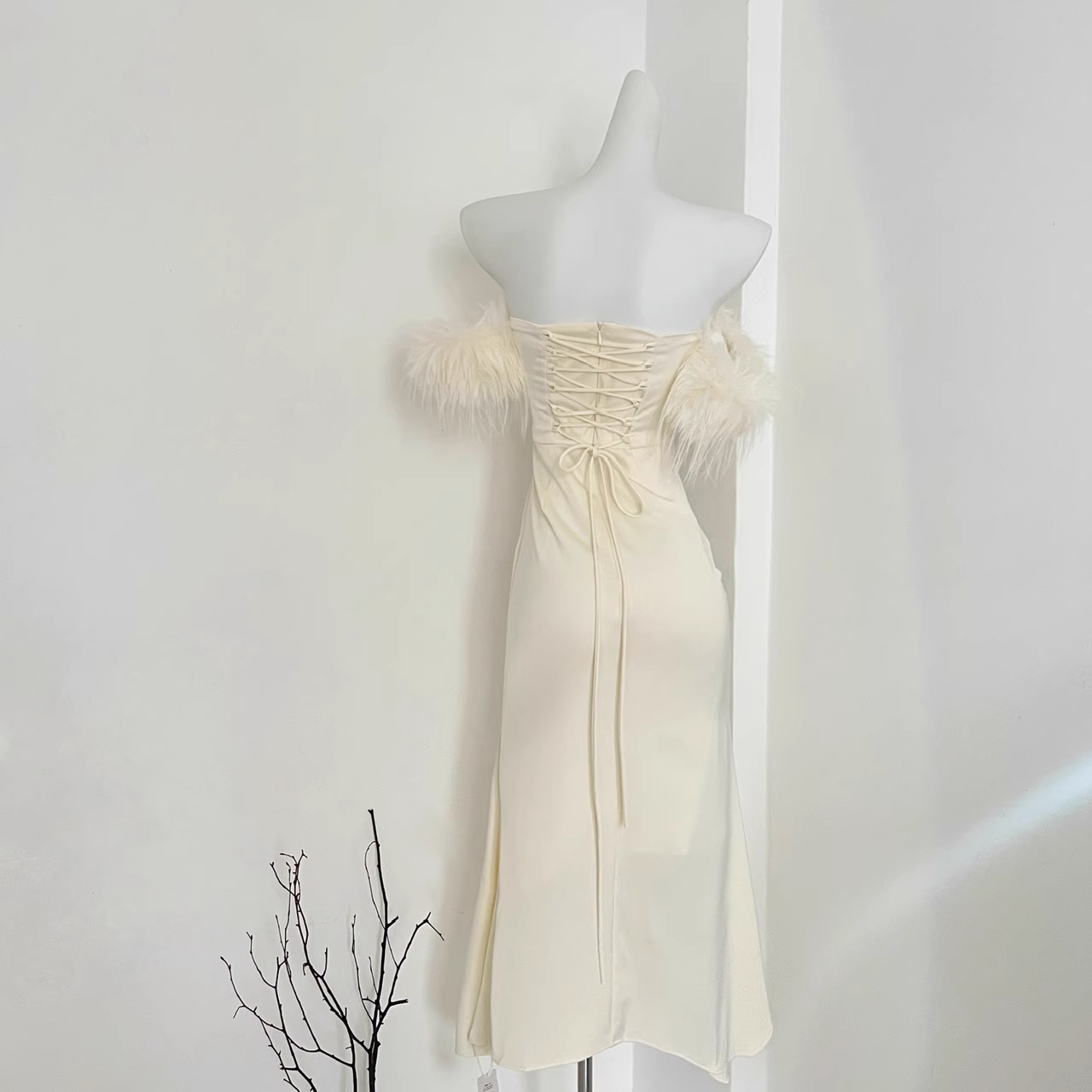 Sheath Strapless Sleeveless Ivory Feather Dress Slit Holiday Dresses SD261